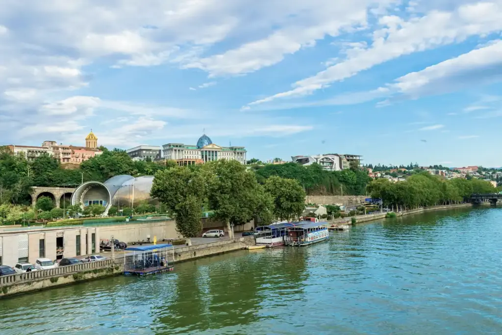 Wer auswandern möchte, findet in Tiflis niedrige Lebenshaltungskosten und gutes Essen für niedrige Budgets